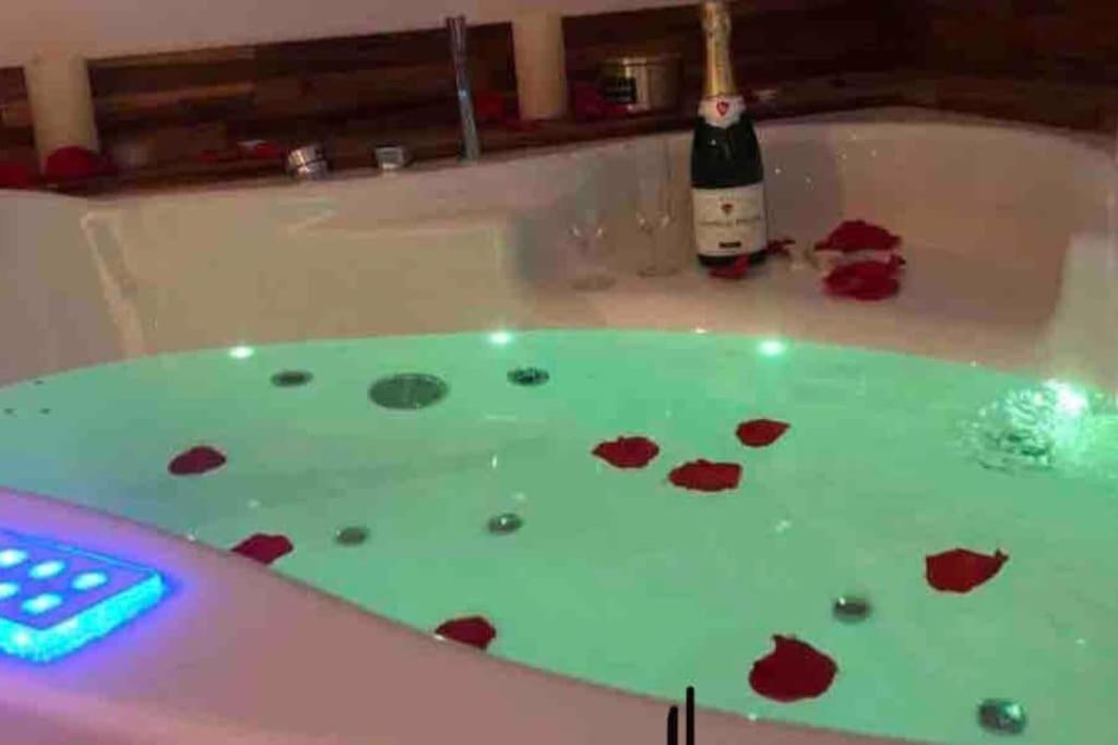 Sejour Detente Au Coeur De Macon Spa,Cine,Bouteille Offerte Esterno foto